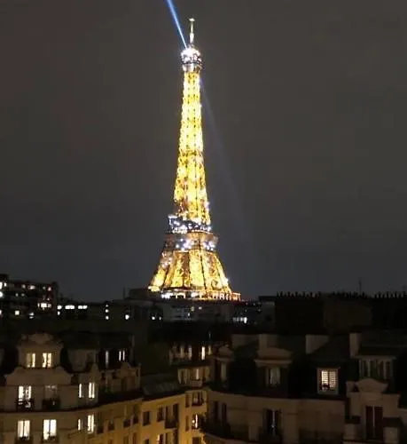Vue Imprenable Sur La Tour Eiffeil Apartment
