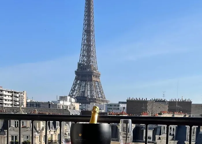 Апартаменты Vue Imprenable Sur La Tour Eiffeil Париж